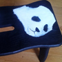Schemel bemalt: Panda